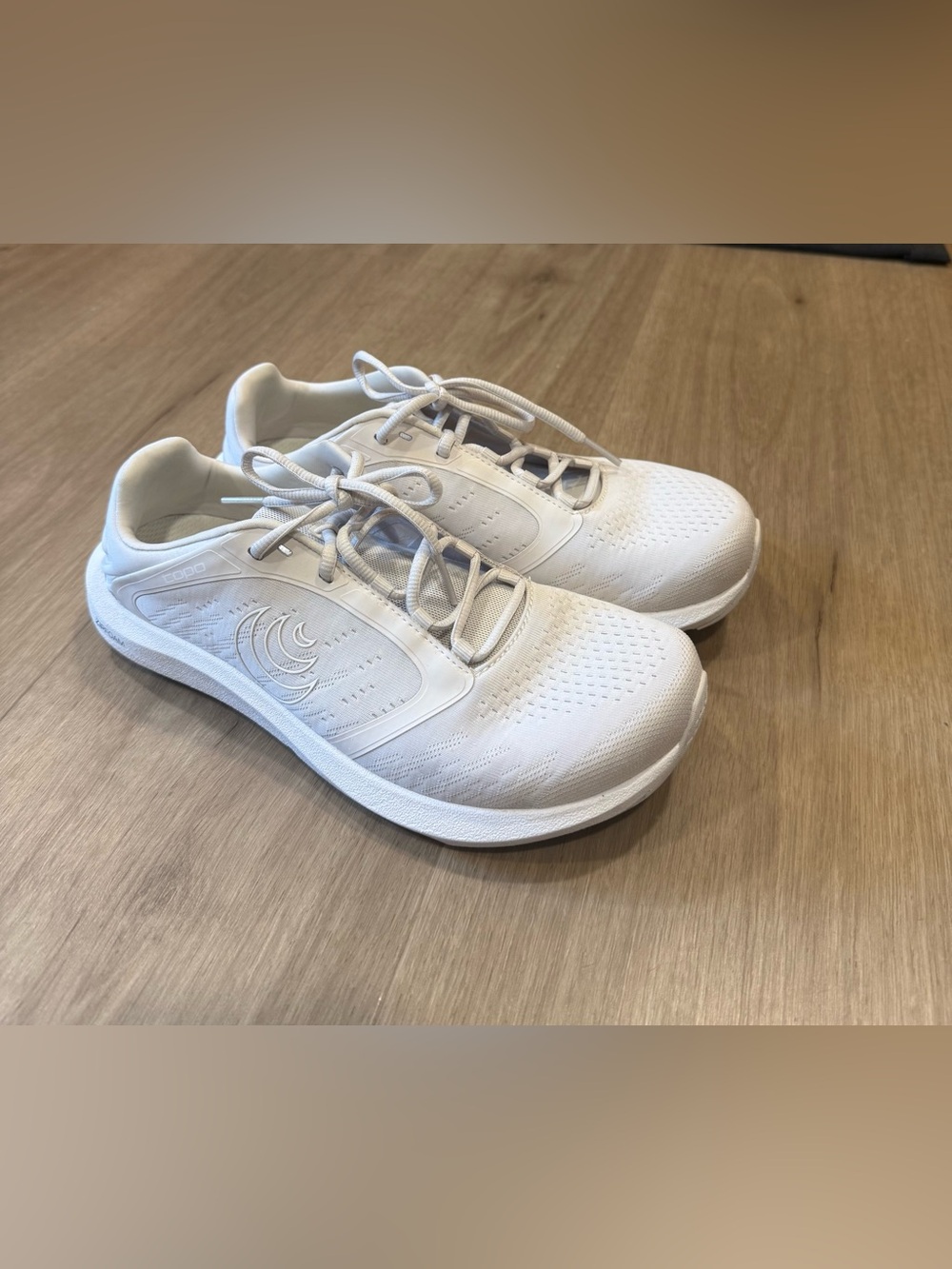 Women’s Topo Sneakers 8.5